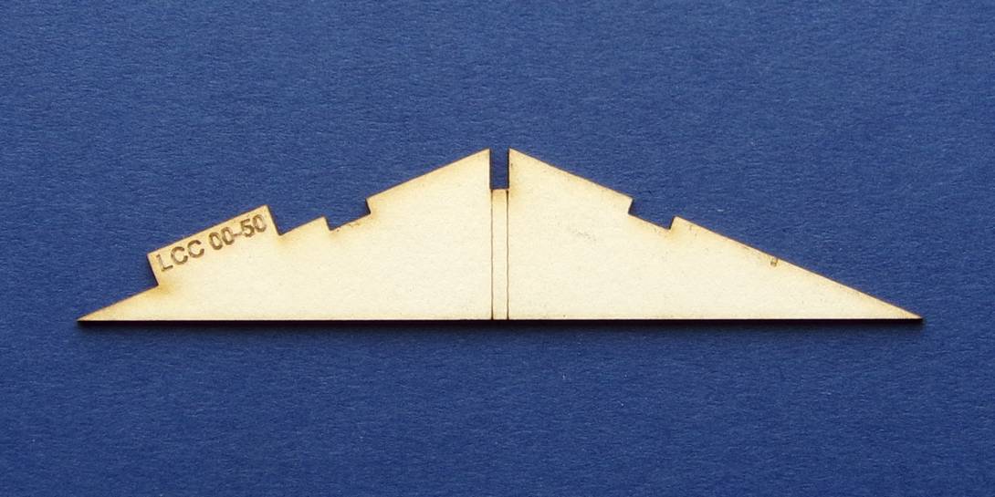 LCC 00-50 OO gauge low angle roof support Low angle roof support for roofs up to 77mm wide.
